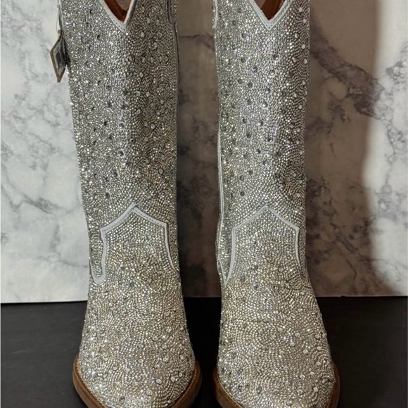 Dingo Women's Glittering Silver Heeled Boots - Picture 3 of 5